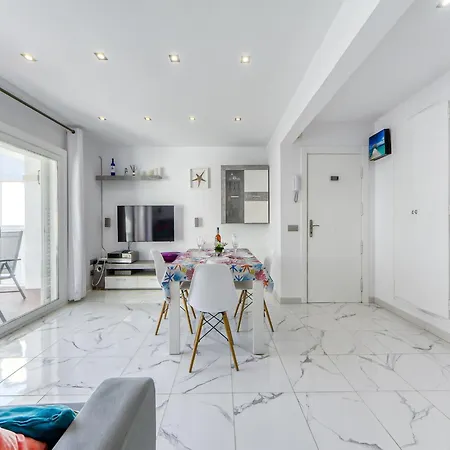 In With Stunning Beachfront Views Apartmán