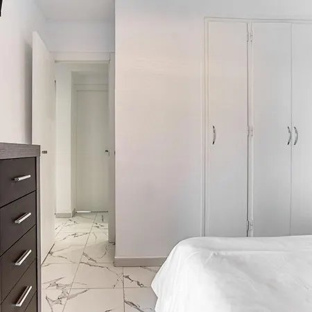 In With Stunning Beachfront Views Apartmán Roses