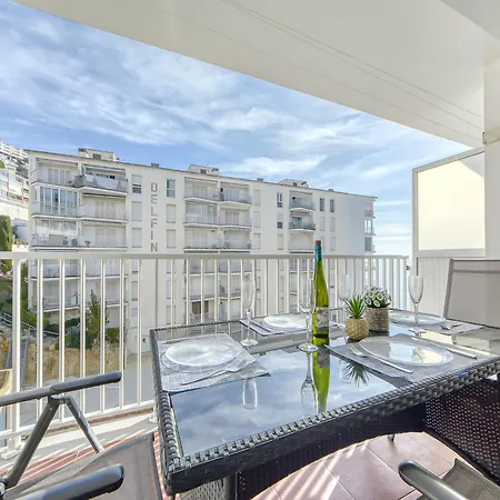 In With Stunning Beachfront Views Apartmán
