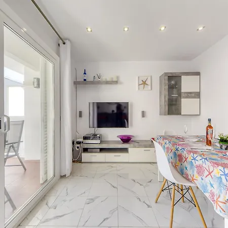 In With Stunning Beachfront Views * Roses