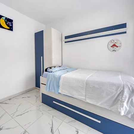 In With Stunning Beachfront Views * Roses
